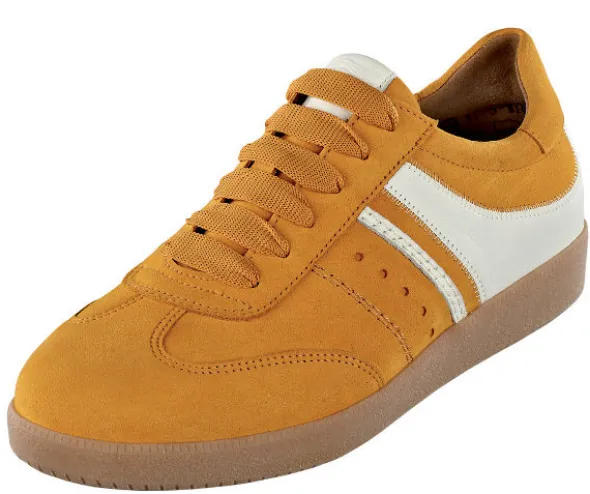 Nostalgischer Sneaker mit abgesetzten farbigen Einsätzen von Gabor